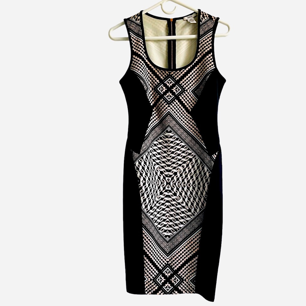 Womens sleeveless lightweight cocktail dress. Size S